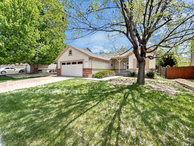 Foto del edificio - 3 Bed, 2 Bath Home with Fenced Yard & Garage / Available Soon!