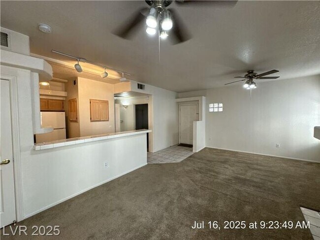 Foto del edificio - VERY DESIRABLE GREEN VALLEY 1ST FLOOR UNIT...