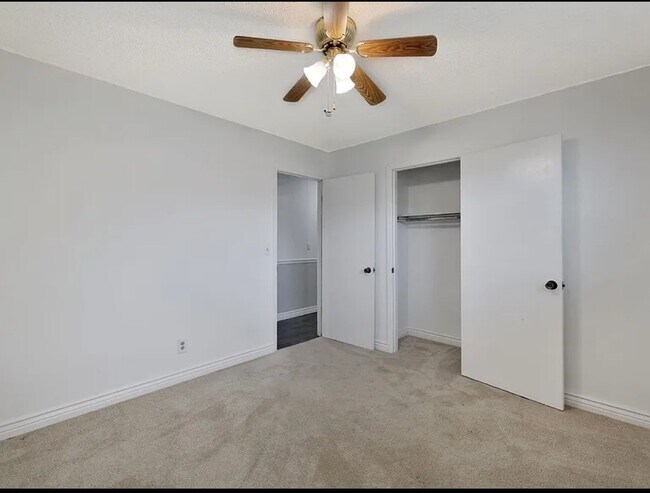 Foto del edificio - 305 Valleyview Ct