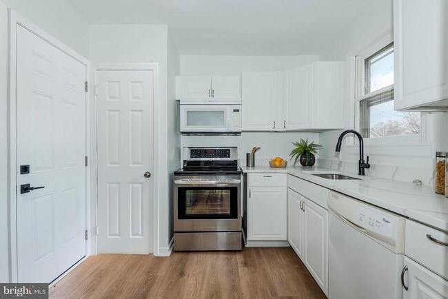 Foto del edificio - 108 New Jersey Ave NW