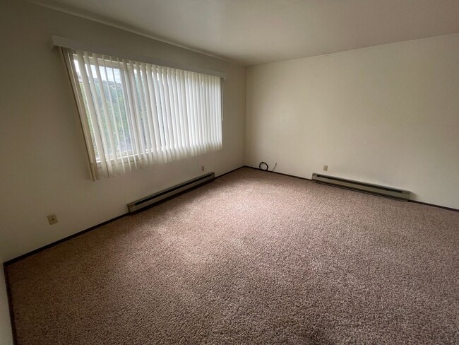 Building Photo - Convenient Florida Road Condo