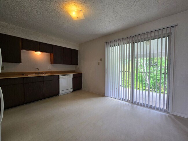 Foto del edificio - BRAND NEW CARPET - AVAILABLE NOW!