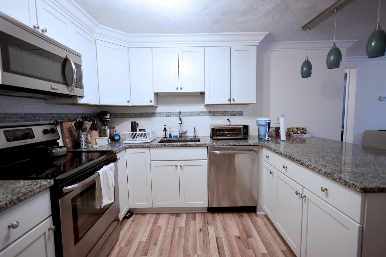 Primary Photo - 1105 Lexington St