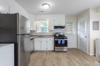 2BR, 1.5 BA 1,024sqft - Meadowbrook Apartments