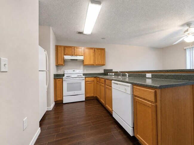 Foto del edificio - "Charming 2-Bed Townhouse Oasis - Prime Fort Walton Beach Location!"