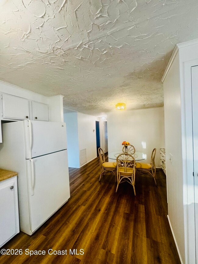 Foto del edificio - 515 Jennifer Cir