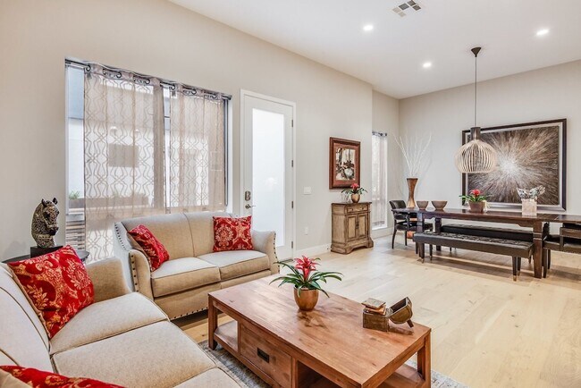 Foto del edificio - Newly build 3 bedroom South Redondo Townhome