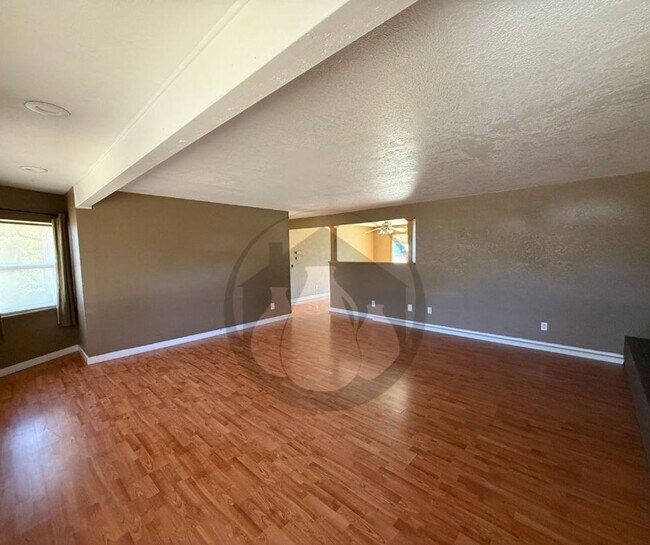 Building Photo - Single Level House-