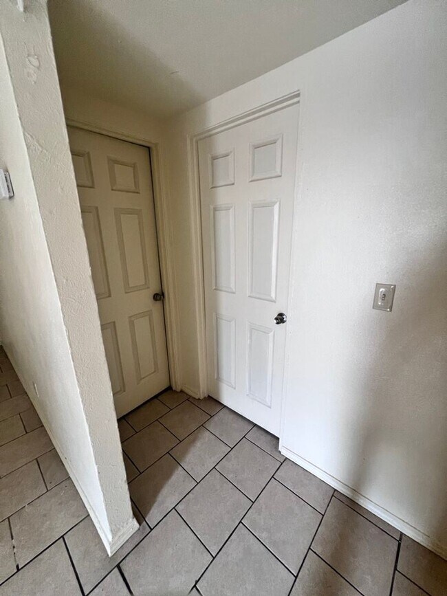 Foto del edificio - 3 br, 1 bath House - 607 E Wildy    (391)