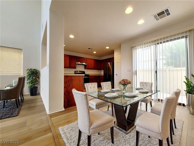 Foto del edificio - 7863 Warwickshire Way