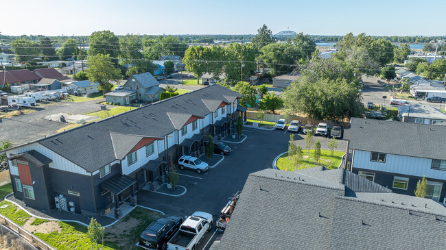 Building Photo - The Towns on Entiat