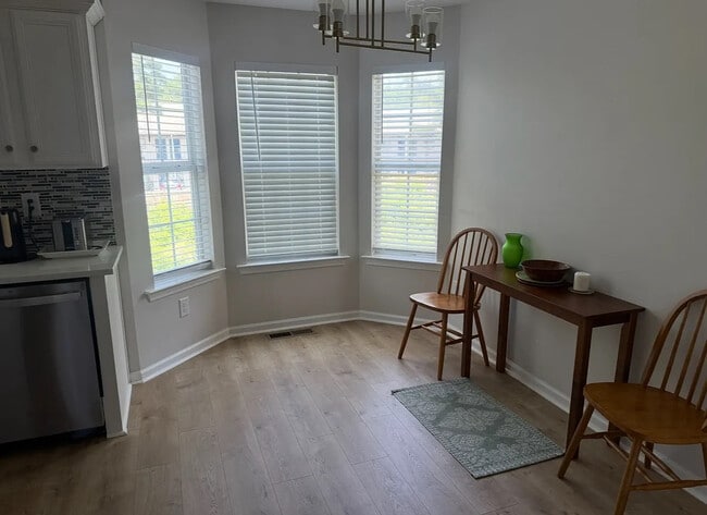 Building Photo - Room in House on Kennesaw Dr