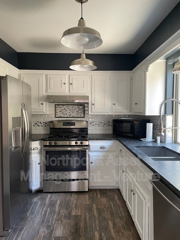 Building Photo - 10511 White Oak Canyon Rd
