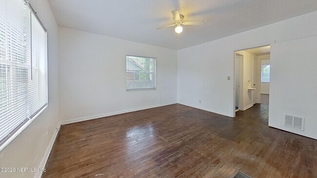 Foto del edificio - 1464 Holmesdale Rd