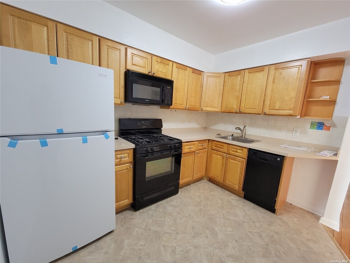 Foto principal - 40-37-40202 202nd St