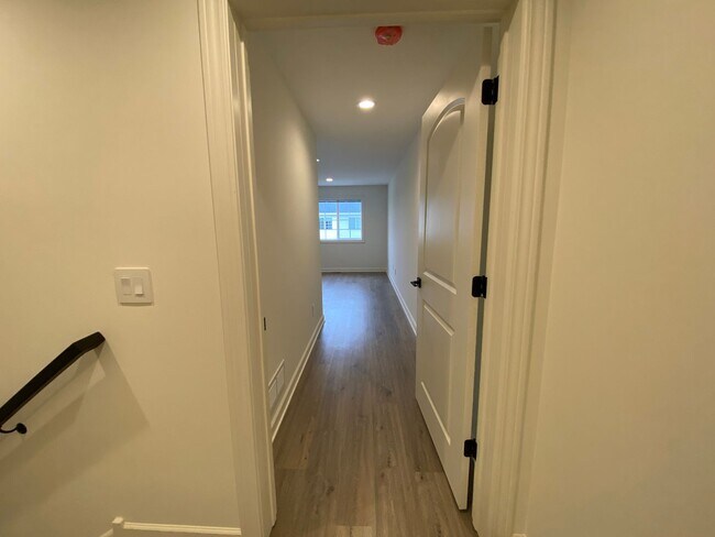 Building Photo - 3 Bedroom End Unit