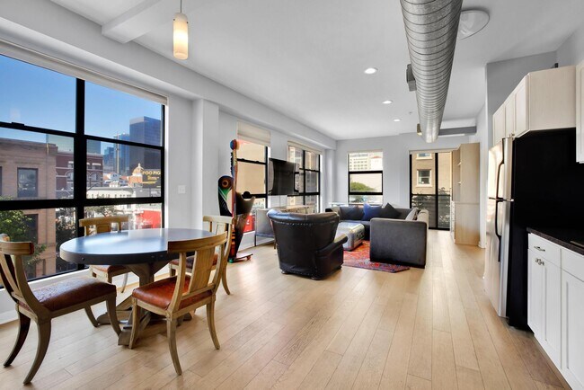 Building Photo - 777 6th Ave
