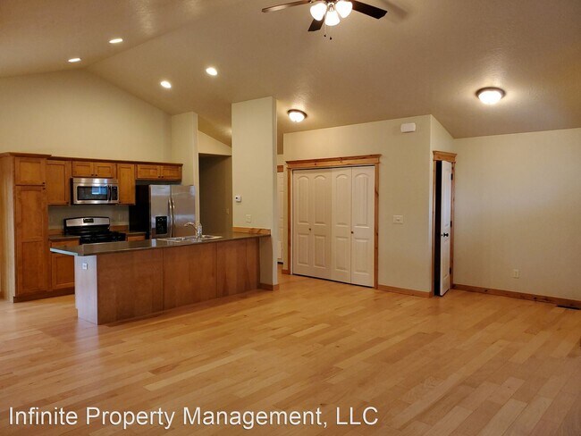Building Photo - 3 br, 2 bath House - 1614 Powers Boulevard