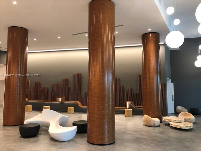 Foto del edificio - 350 S Miami Ave
