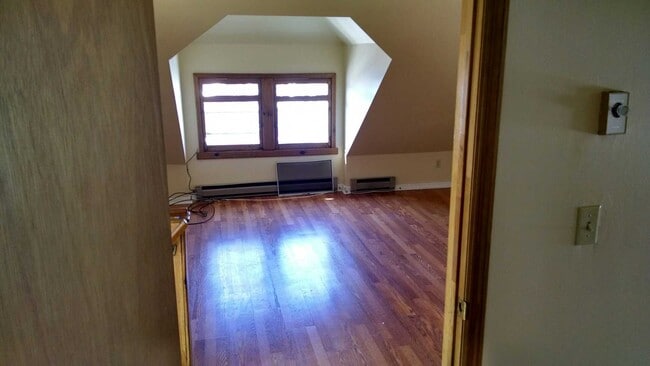 Building Photo - 20 Champlain St