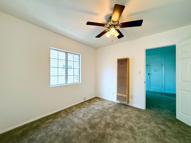 Building Photo - Welcome to your beautiful beach cottage, perfectly situated in Ocean Beach!