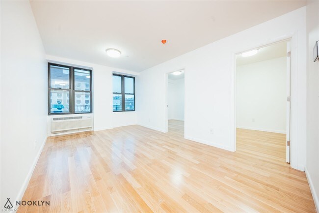 Building Photo - 2 br, 1 bath  - 361 Stockton St