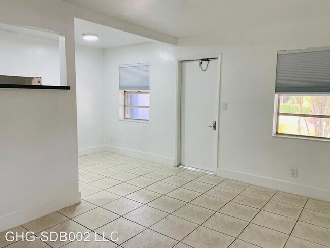 Foto del edificio - 1027 NE 8th Ave