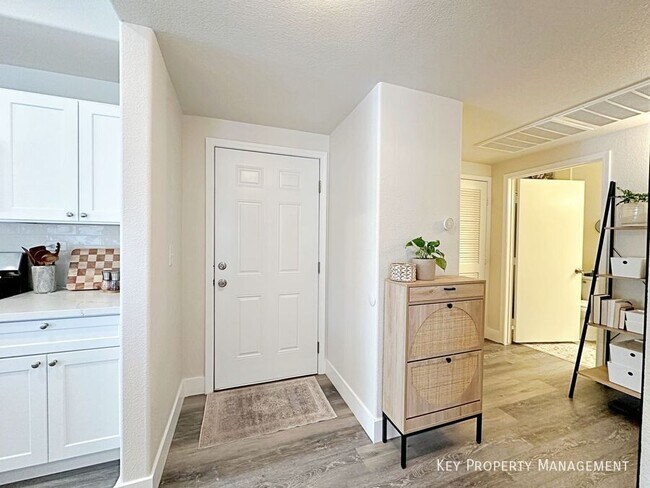 Building Photo - 8250 N Grand Canyon Dr