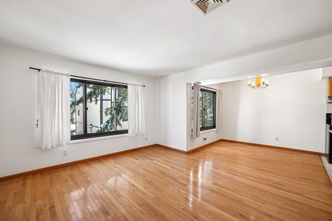 Photo - 1491 John St Apartment