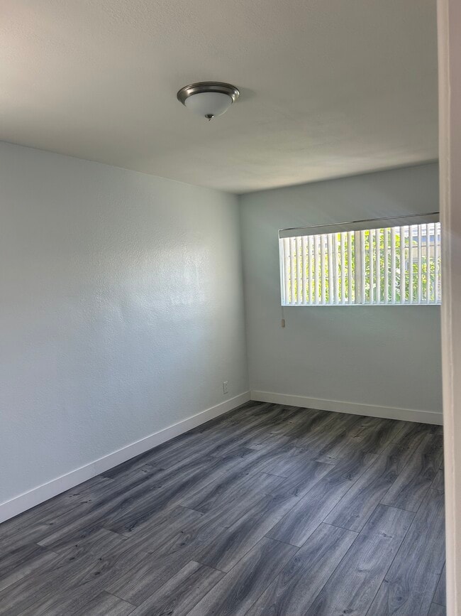 Foto del edificio - 1153 W 22nd St