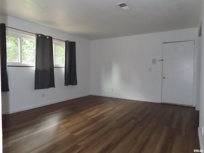 Building Photo - 3069 4th St