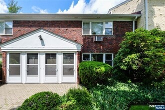 Building Photo - 128 Regency Park