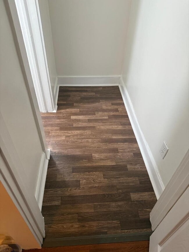 Foto del edificio - 932 E Market St