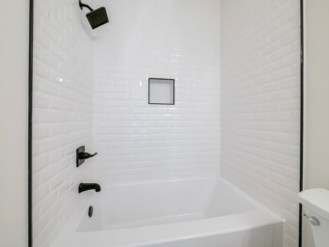 Building Photo - 102 Sunset Dr