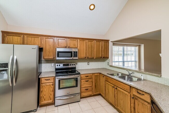 Building Photo - 2204 Joann Dr