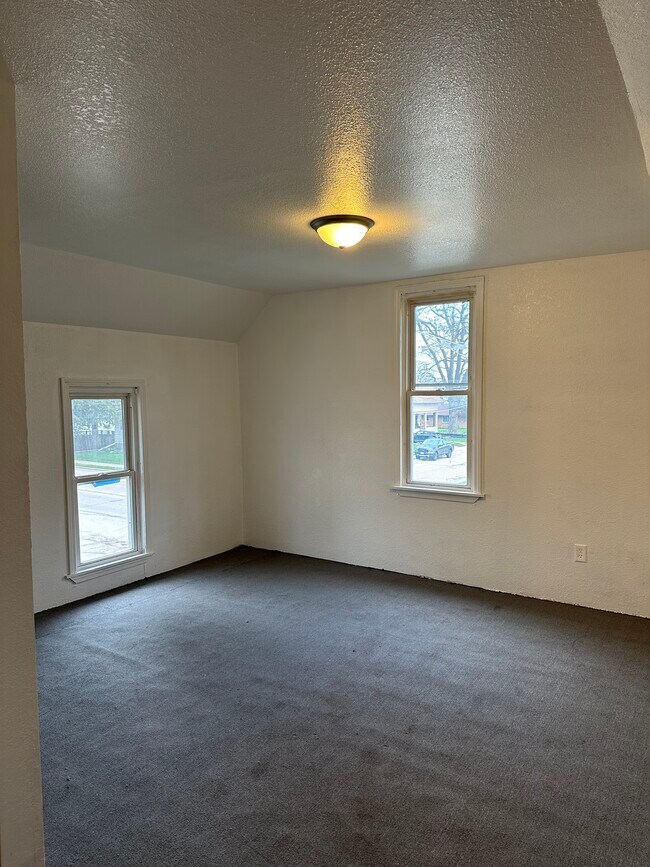 Foto del edificio - 1112 E 3rd St
