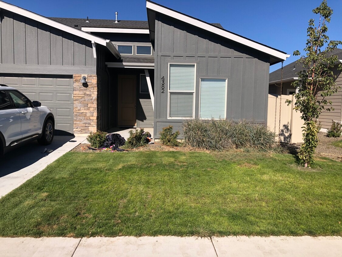 4382 W Sunny Cove St, Meridian, ID 83646 House for Rent in Meridian
