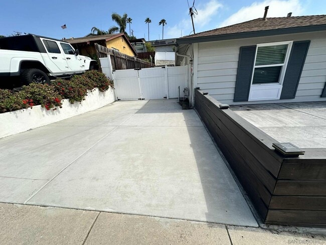 Building Photo - 819 Halecrest Dr