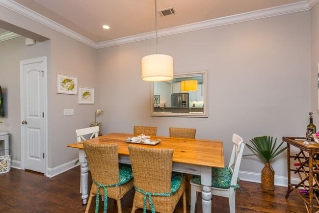 Foto del edificio - 1107 Reserve Ln