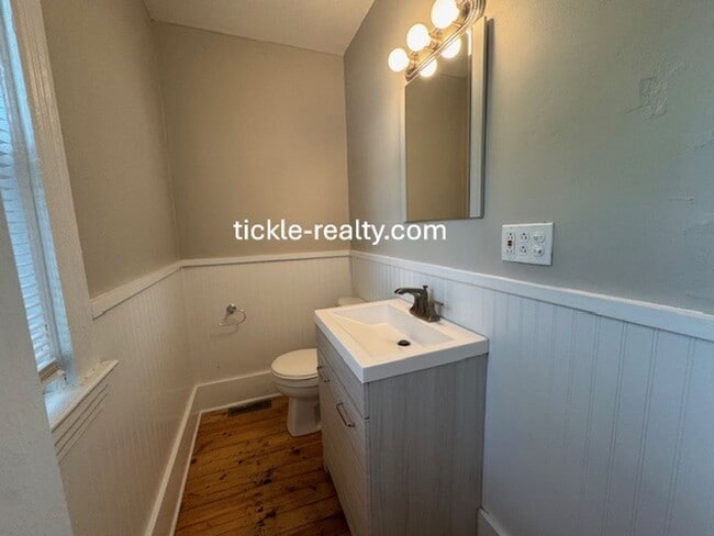 Building Photo - 3 Bedroom - Single Family Home!