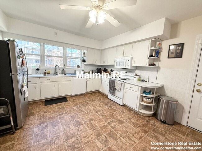 Building Photo - SOUTH BOSTON 2BED / 1.5 BATH WITH 1 PARKING SPOT!  GREAT EAST SIDE LOCATION