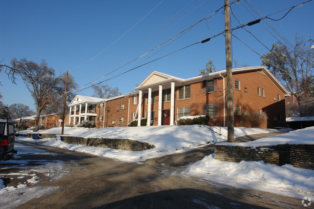 Primary Photo - 2721-2739 Brownsboro Rd