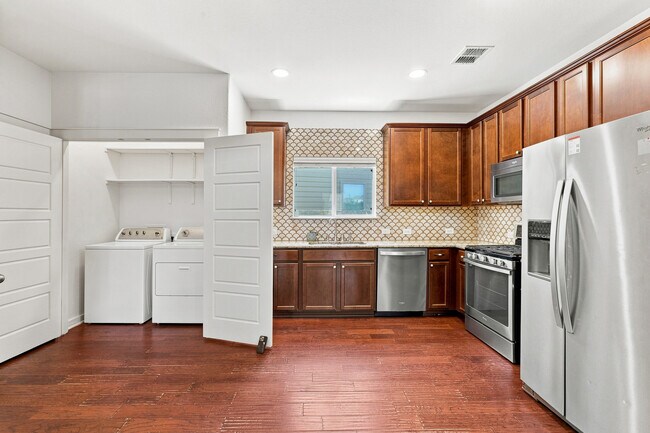 Building Photo - 2101 Rivers Edge Way