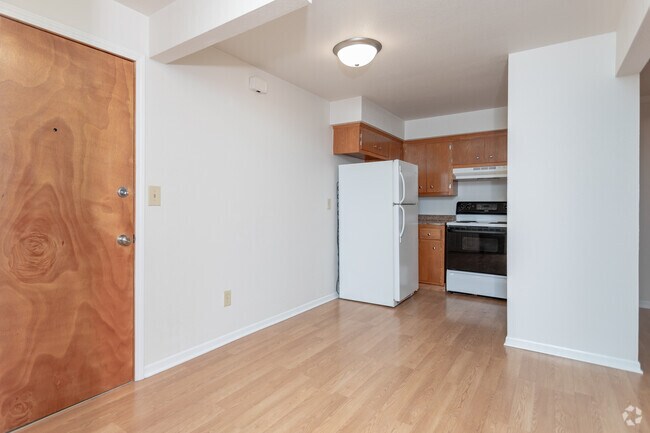 1BR, 1BA - 3719 E Layton Ave