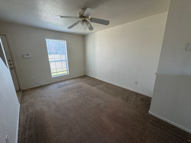 Foto del edificio - 4405 Abigail Dr