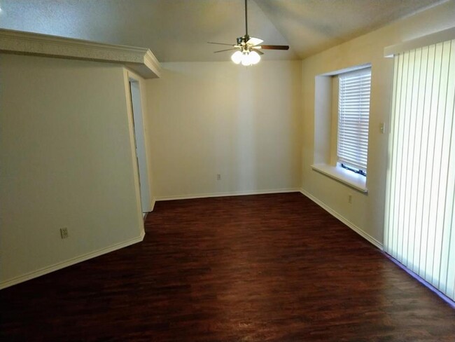Building Photo - 6400 Brookcrest Dr