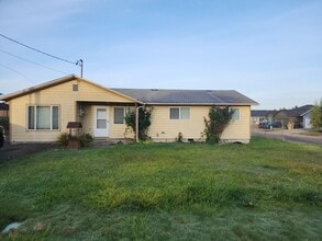 Building Photo - 1218 47th Ave