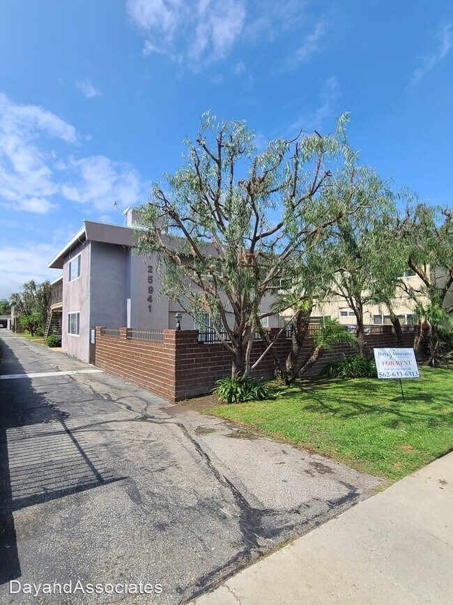 Building Photo - 1 br, 1 bath Apartment - 25941 Narbonne Av...