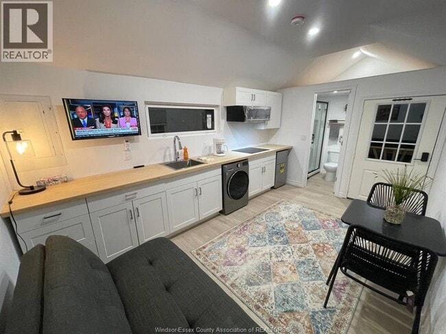 Building Photo - 265 Geraldine Crescent