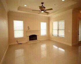 Building Photo - 7 Stonebrook Ct